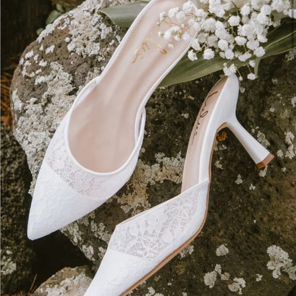 Aiza White Lace Pointed-Toe Mule Pumps - Picture 2 of 5
